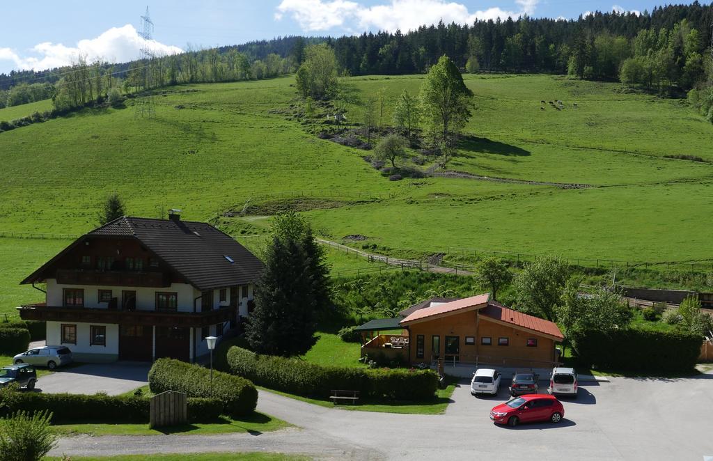 Готель Hubertushof Trattenbach  Екстер'єр фото