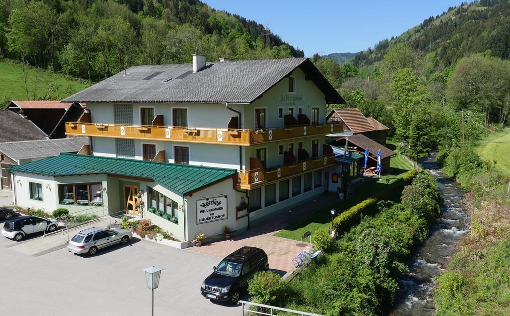 Готель Hubertushof Trattenbach  Екстер'єр фото